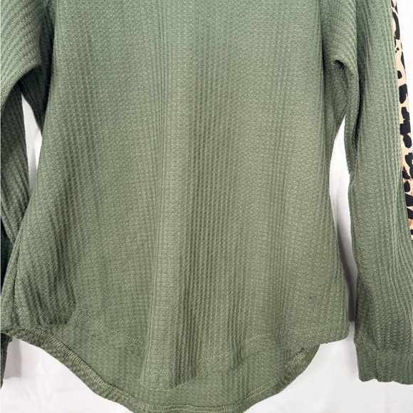 SHEIN Waffle Knit Long Sleeve Top Green w/ Leopard Stripe Size Large - Picture 4 of 8